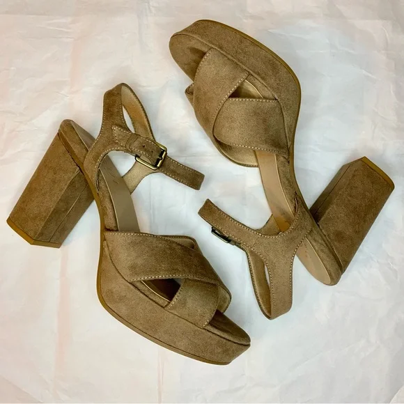 SOUL Naturalizer Taupe Block Heel Platform Sandal | 9M - Picture 2 of 13
